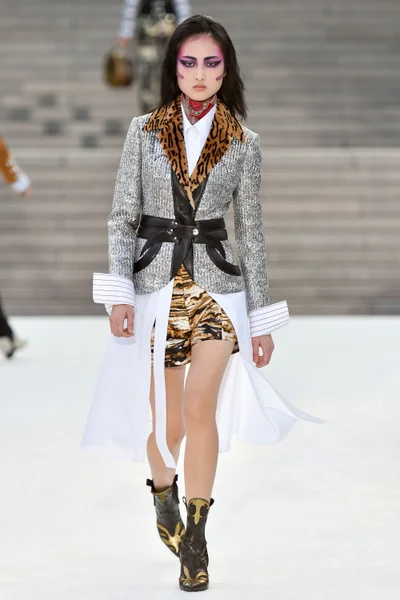Look 14